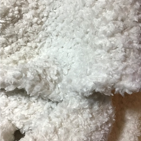 NWT White hand knit unisex scarf luxuriously soft - Picture 3 of 3